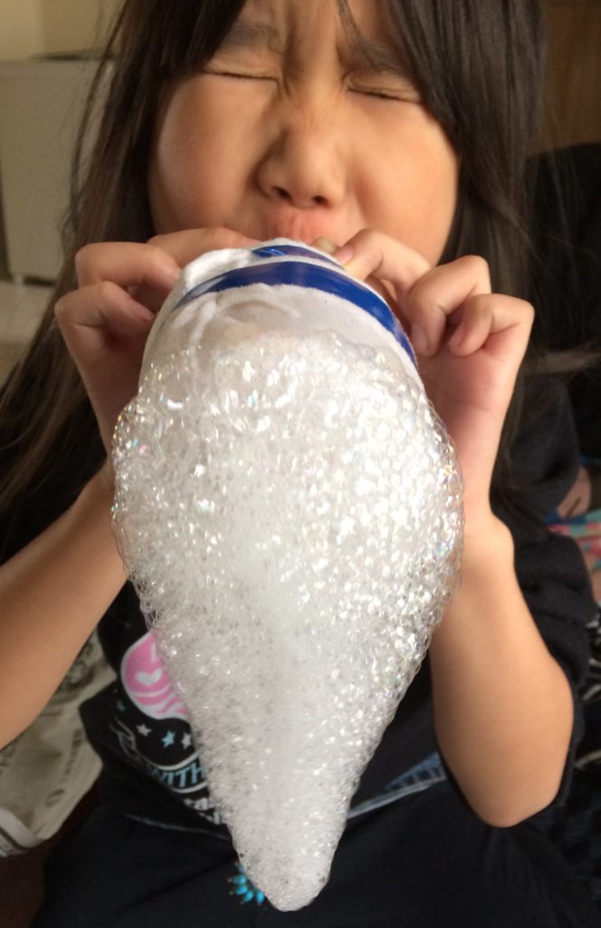 泡いっぱいの手作りシャボン玉で遊ぼう 親子の時間研究所