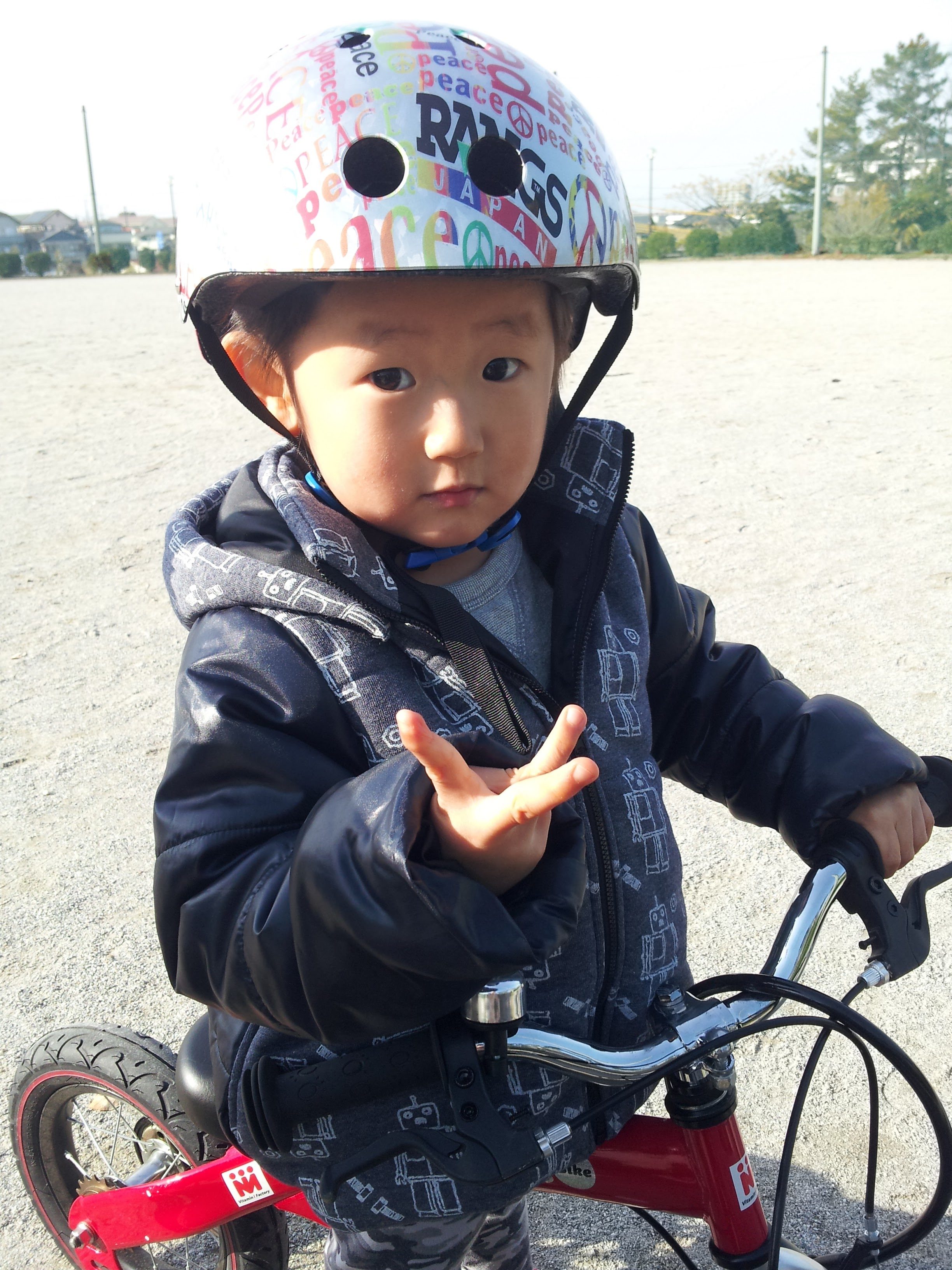 ３歳から補助輪なしの自転車に乗る